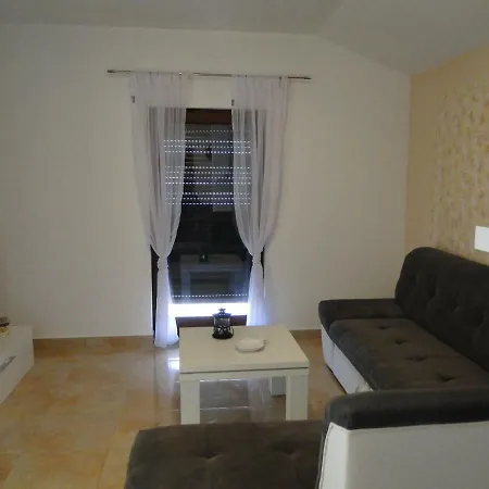 Aneta Apartamento *